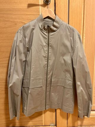 Cazadora fina talla M, marca Zara