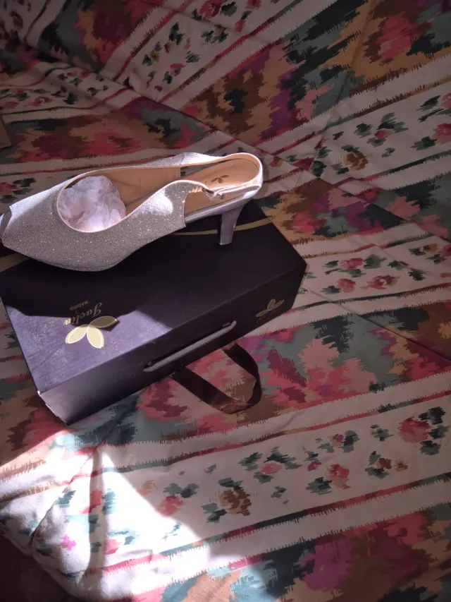 Botines negros con cremallera