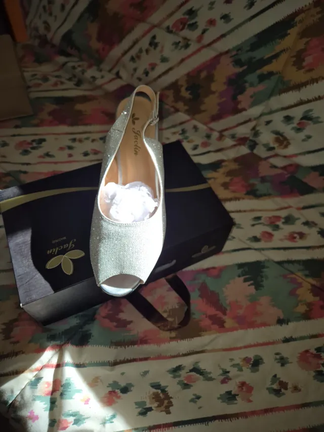 Botines negros con cremallera