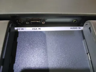 Pantalla de ordenador 17" con altavoces