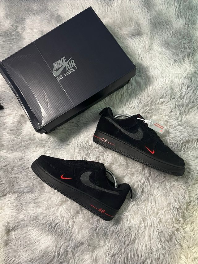 Nike Air Force 1 '07 LV8 Negro/Rojo