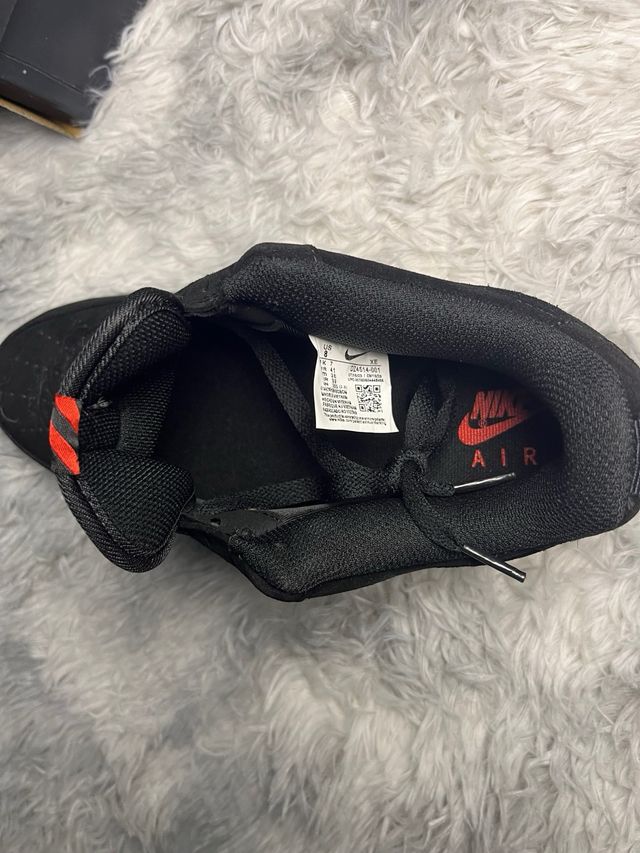 Nike Air Force 1 '07 LV8 Negro/Rojo