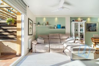 Casa adosada en venta en Pla de Sant Pere-Les Salines en Cubelles