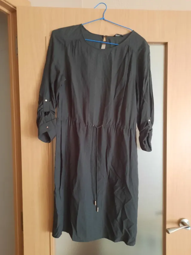 Vestido verde militar manga larga.impecable