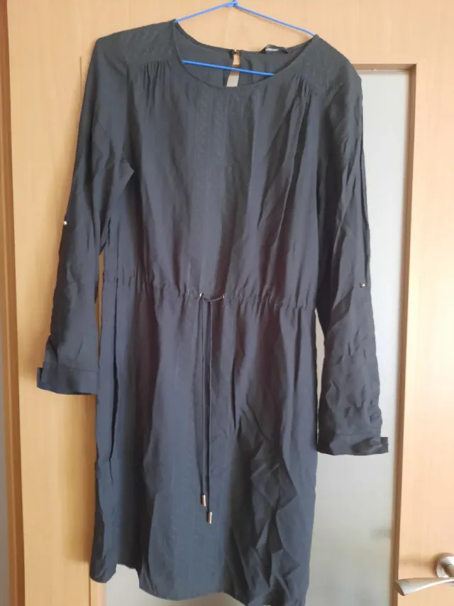 Vestido verde militar manga larga.impecable