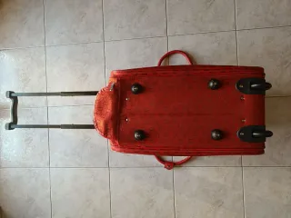 Trolley rosso fantasia monogram / ruote e manico