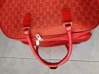 Trolley rosso fantasia monogram / ruote e manico