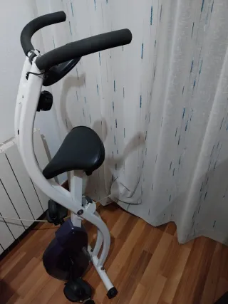 Bicicleta Estática Blanca y cinta correr weslo gym