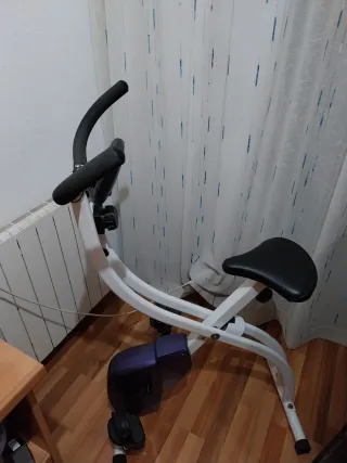 Bicicleta Estática Blanca y cinta correr weslo gym