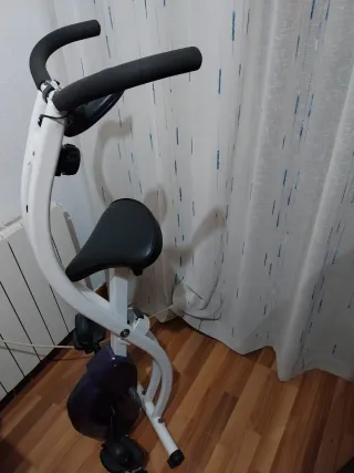 Bicicleta Estática Blanca y cinta correr weslo gym