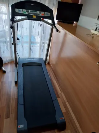 Bicicleta Estática Blanca y cinta correr weslo gym