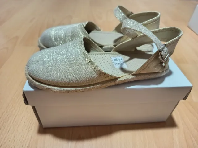 Espardeñas doradas niña talla 29
