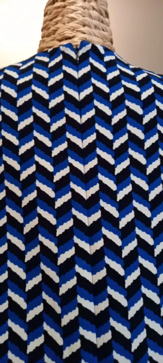 Abito corto fantasia geometrica