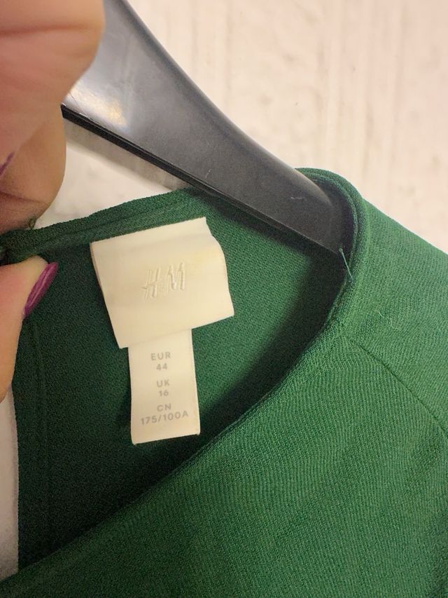 Vestido verde H&M con manga acampanada