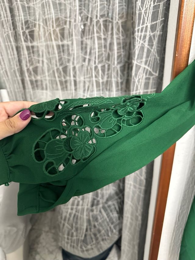 Vestido verde H&M con manga acampanada