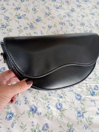 Borsetta similpelle nera, manca tracolla