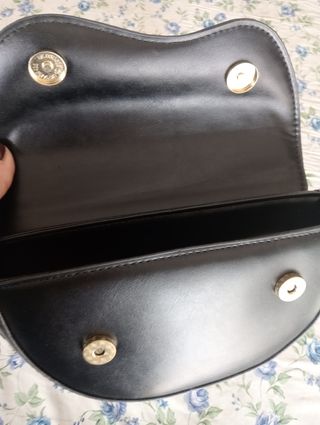 Borsetta similpelle nera, manca tracolla