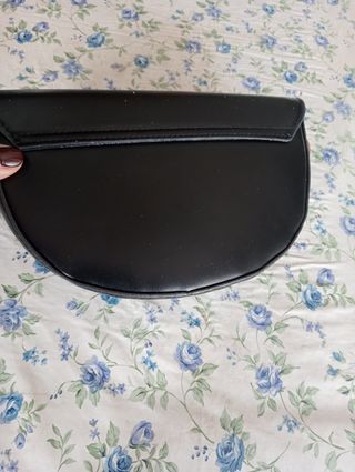 Borsetta similpelle nera, manca tracolla