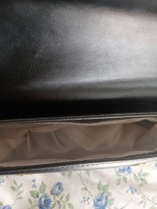 Borsetta similpelle nera, manca tracolla