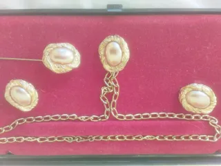 Juego broche, pendientes y alfiler