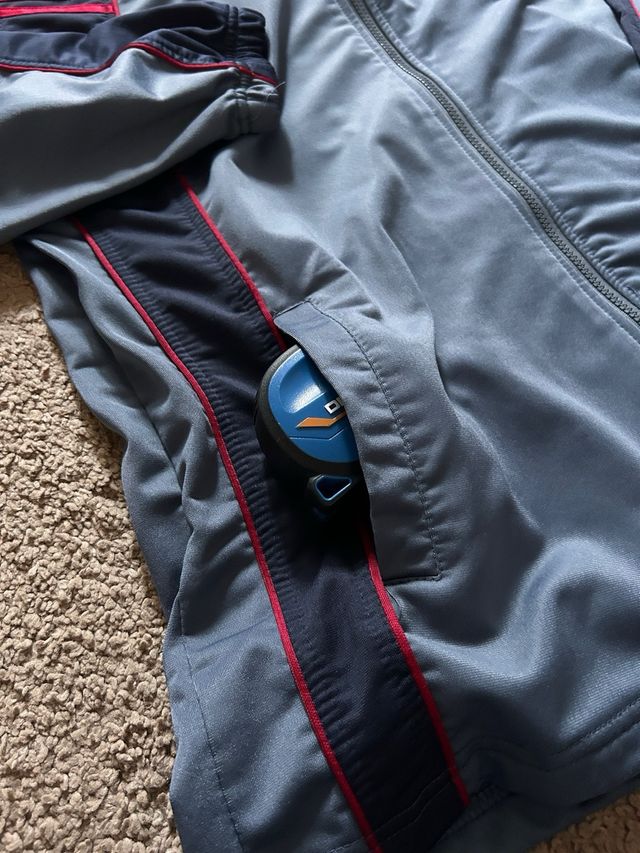 Vintage tuta sportiva grigia e rossa