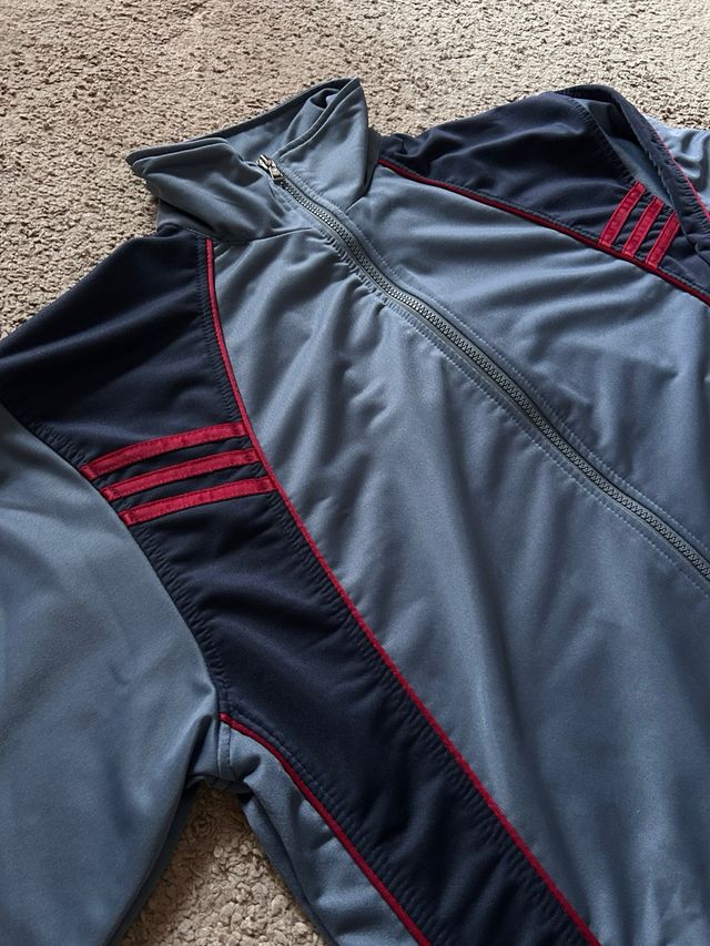 Vintage tuta sportiva grigia e rossa