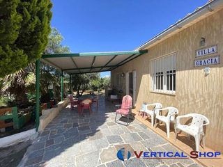 Chalet en venta en Caudete
