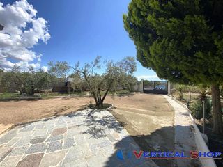 Chalet en venta en Caudete