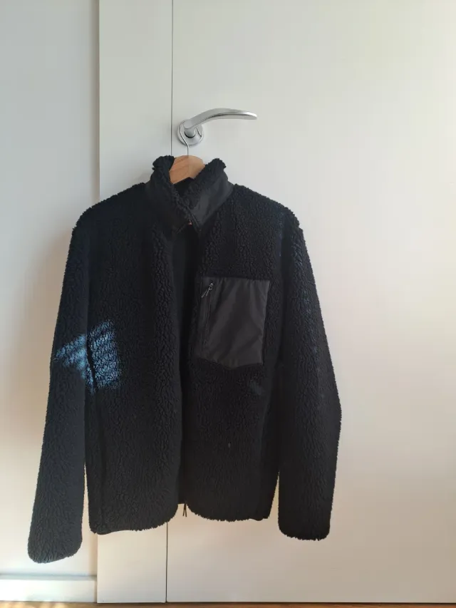 Chaqueta forro polar negra