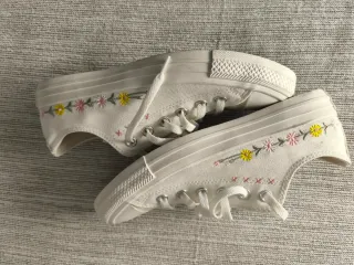 Zapatillas Converse bordadas T.39.5