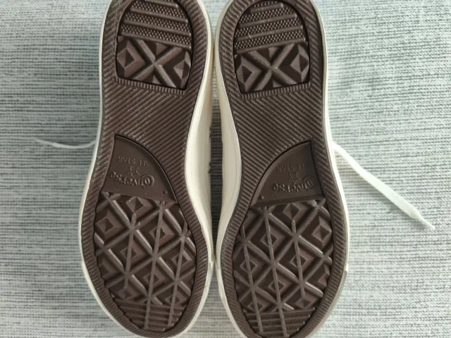 Zapatillas Converse bordadas T.39.5