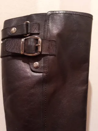 Botas altas de piel negras