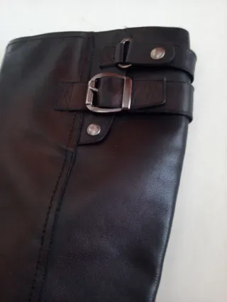 Botas altas de piel negras