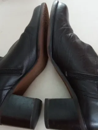 Botas altas de piel negras