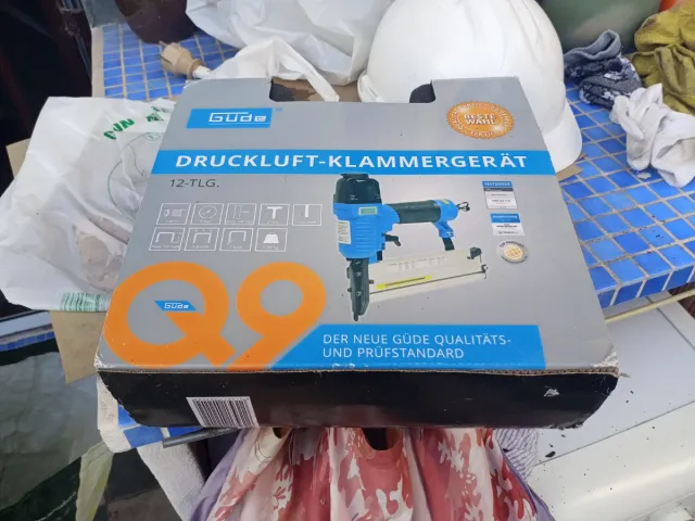 Pistola Clavos Neumática Güde 12-TLG.