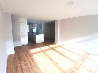 Piso en venta en Cuatro Caminos - Plaza de la Cubela en Coruña (A)