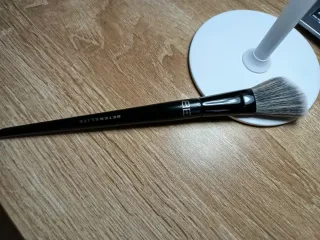 Brocha de maquillaje multiusos colorete