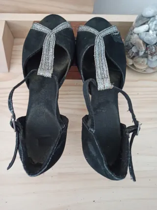 Zapatos de baile negros y plateados