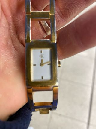 Reloj Calvin Klein dorado con pila nueva