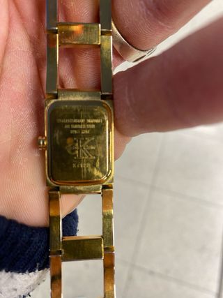 Reloj Calvin Klein dorado con pila nueva