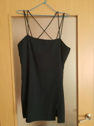 Vestido negro corto tirantes cruzados