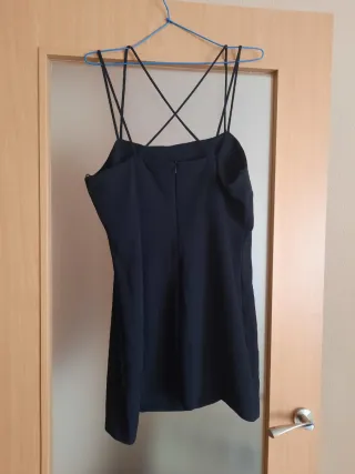 Vestido negro corto tirantes cruzados