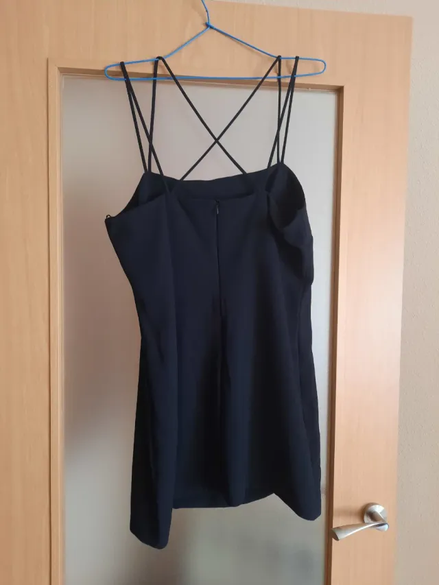 Vestido negro corto tirantes cruzados