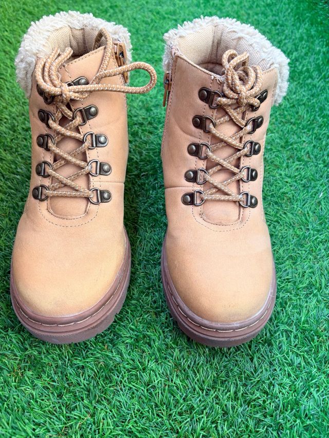 Botas niña camel con pelo