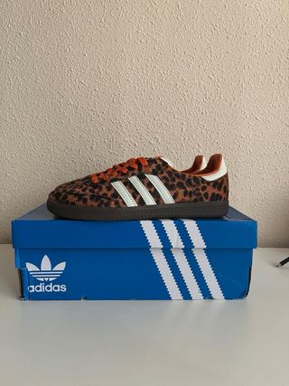 Zapatillas Adidas Samba de leopardo naranjas