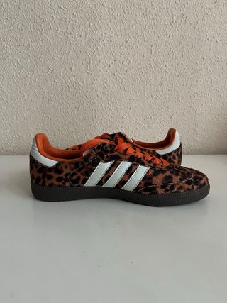 Zapatillas Adidas Samba de leopardo naranjas
