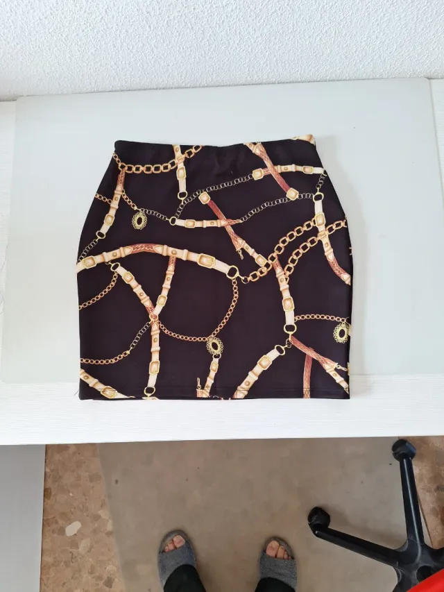 Minifalda con estampado de cadenas Talla M