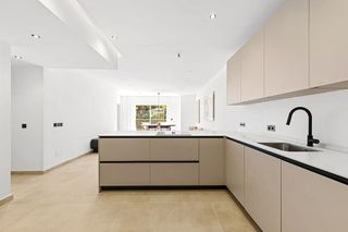 Piso en venta en Los Naranjos - Las Brisas en Marbella