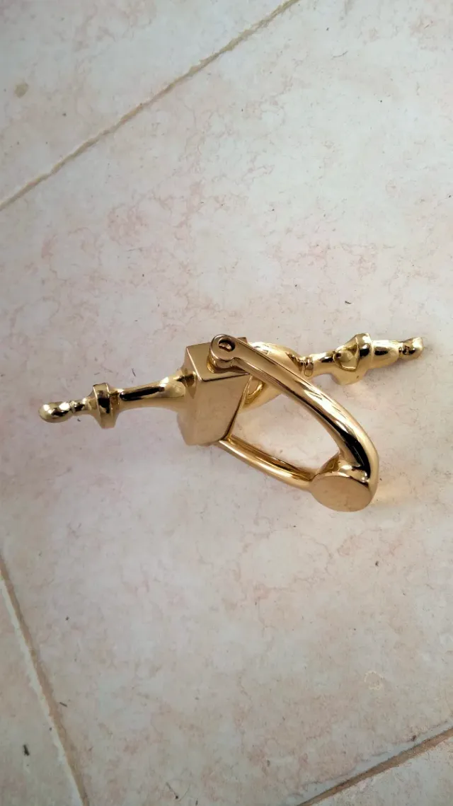 Llamador de puerta de latón