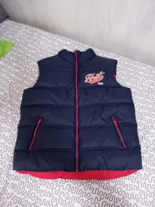 Chaleco reversible azul y rojo